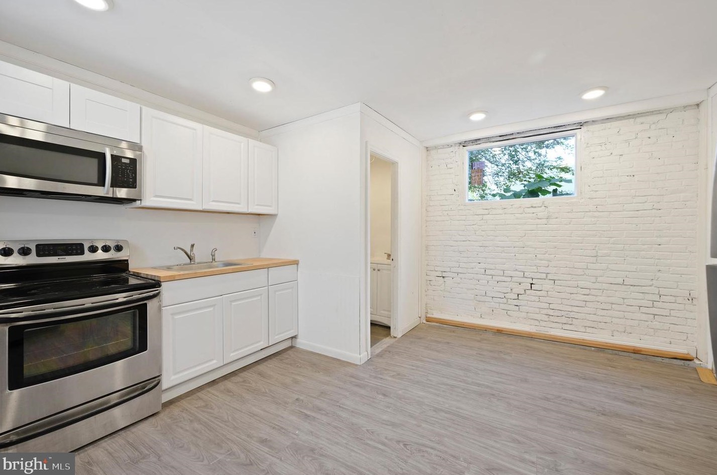 42 Rittenhouse St, Philadelphia, PA 19144-2123