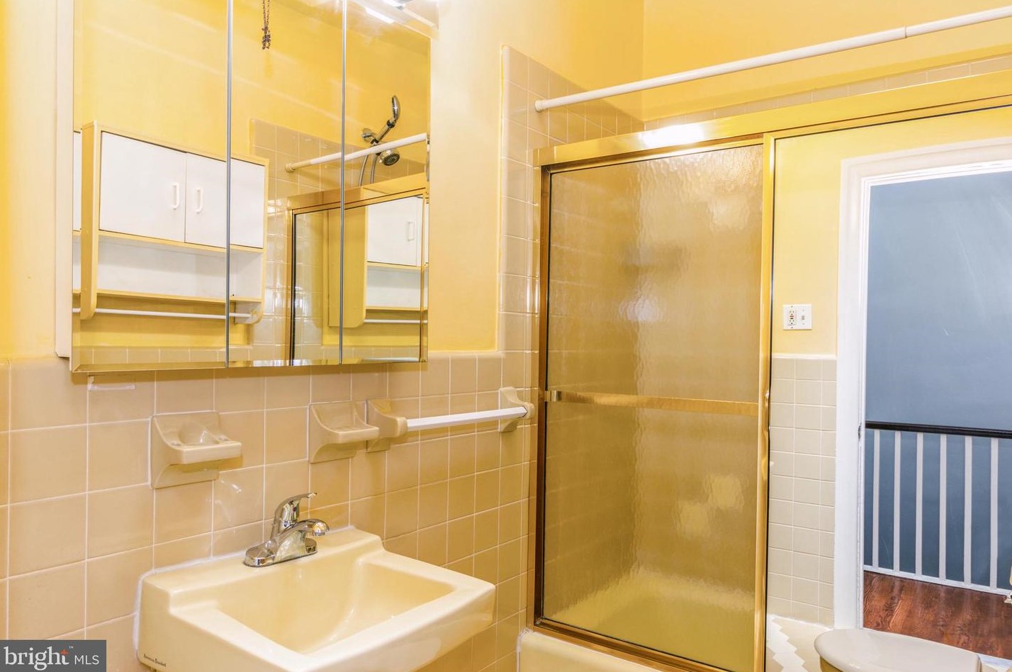 6164 Argyle St, Philadelphia PA  19111-6013 exterior