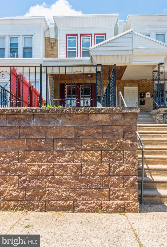 6164 Argyle St, Philadelphia, PA 19111-6013