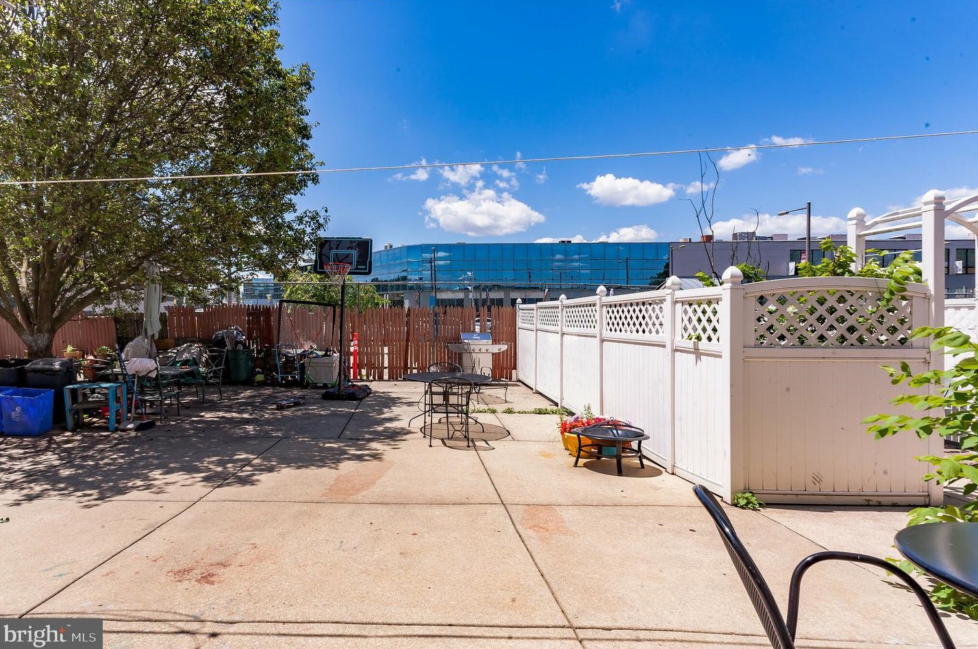 2636 Watts St, Philadelphia PA  19148-4335 exterior