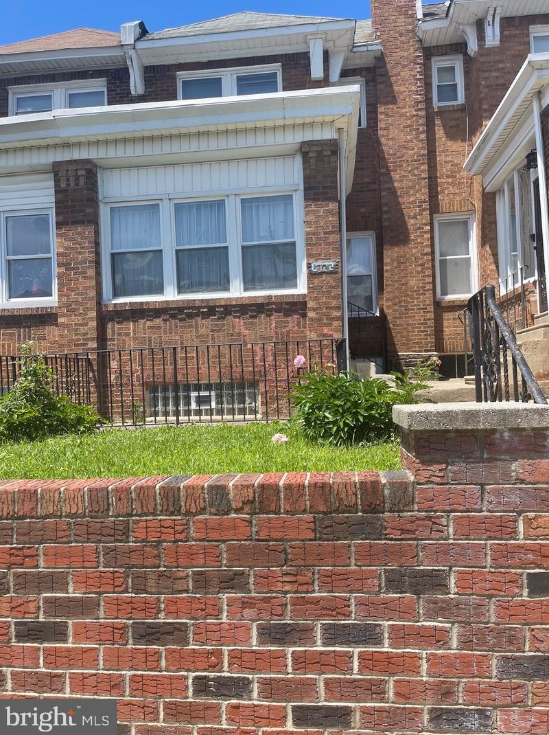 6722 Gratz St, Philadelphia, PA 19126-2634