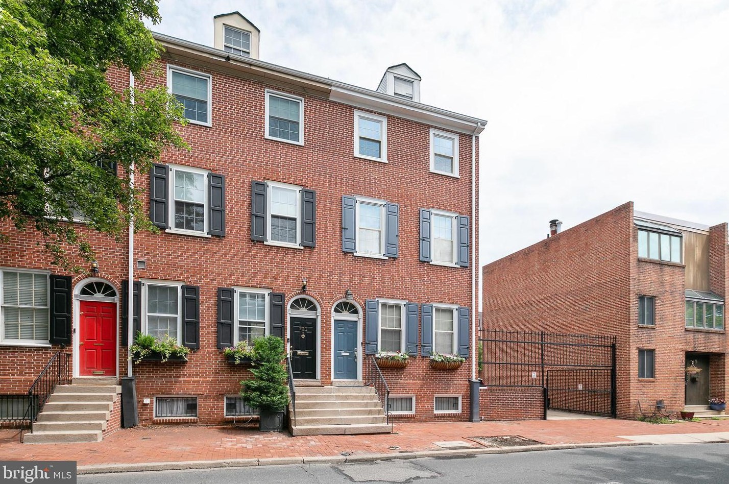 719 Lombard St, Philadelphia, PA 19147-1314