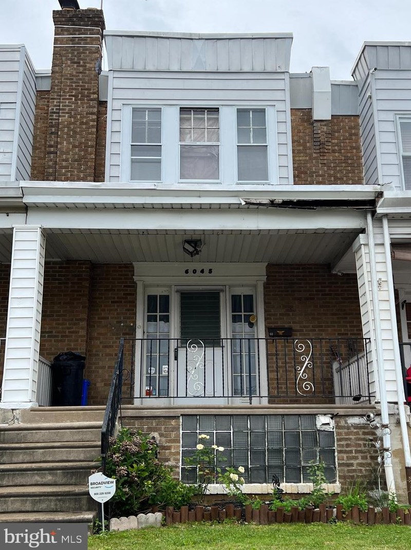 6045 Charles St, Philadelphia, PA 19135-4402