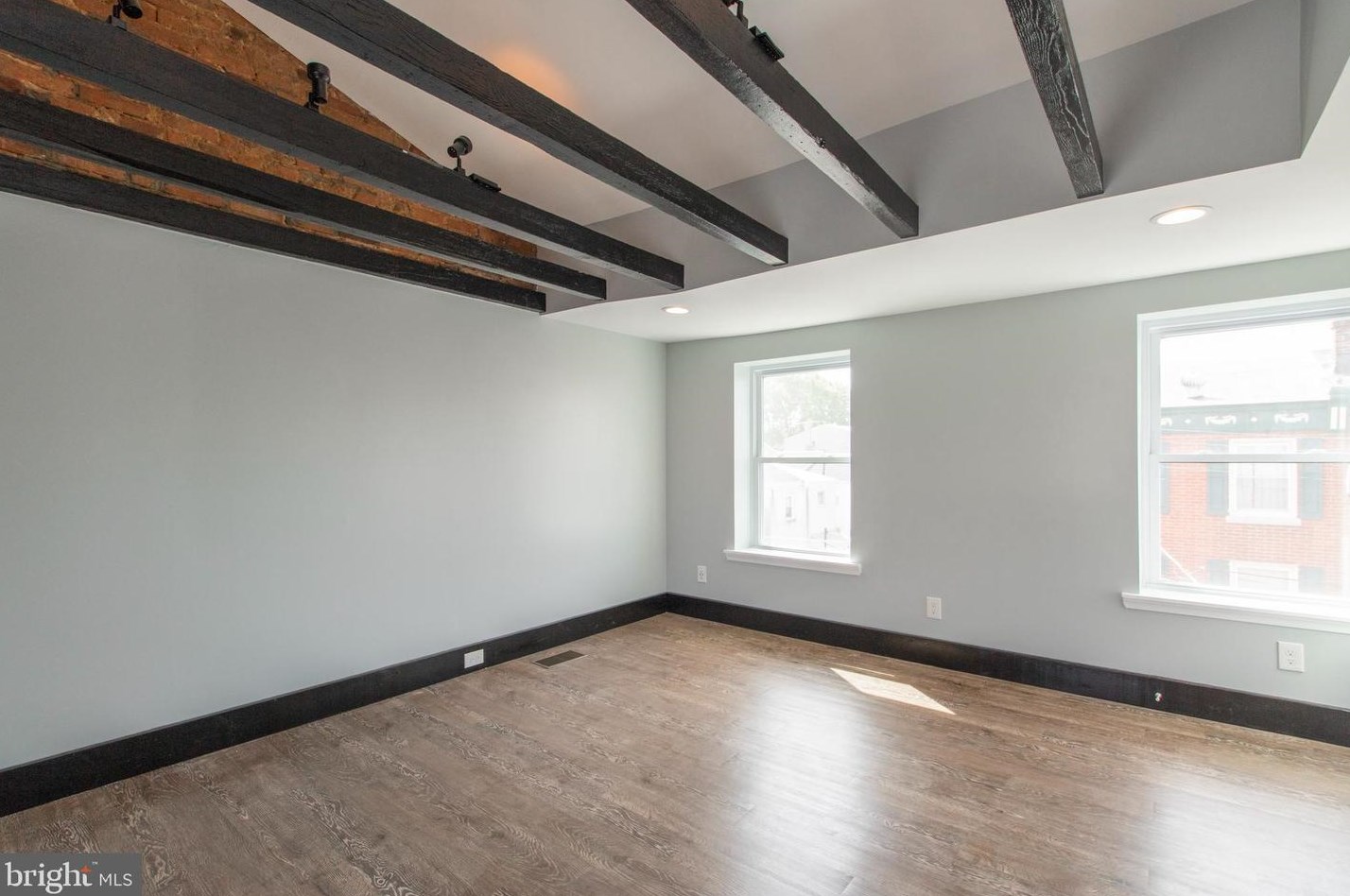 327 Belgrade St, Philadelphia, PA 19125