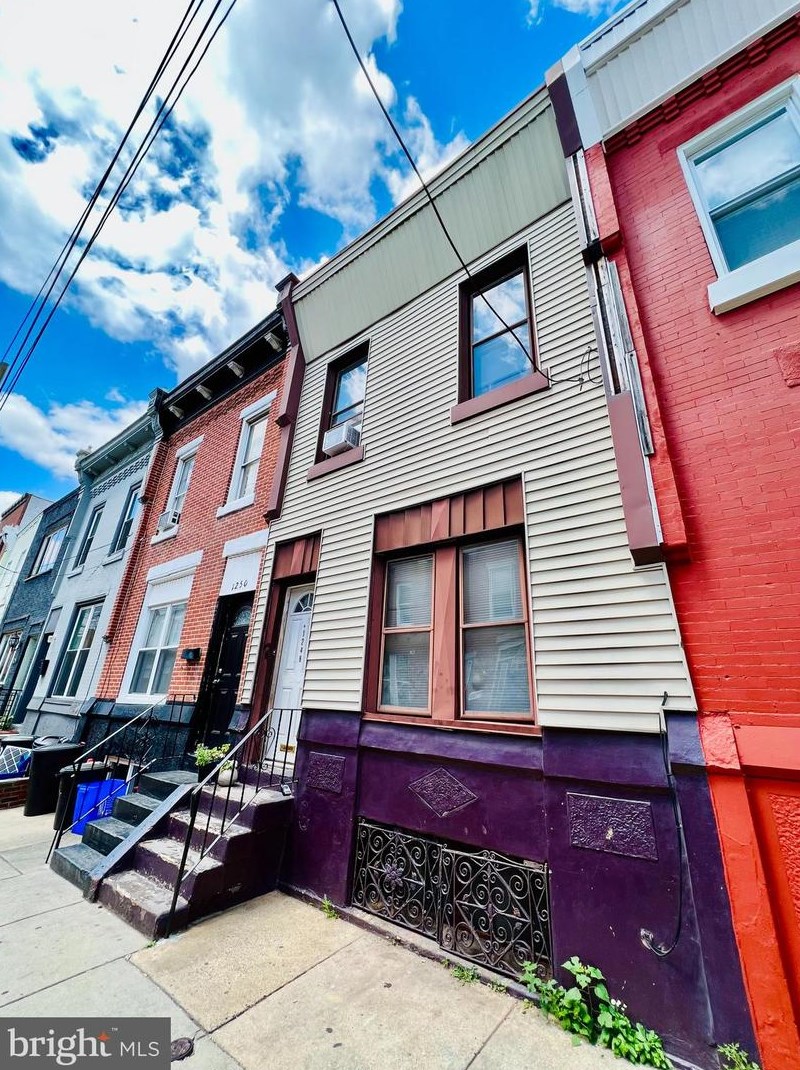 1248 Bonsall St, Philadelphia PA  19146-4137 exterior