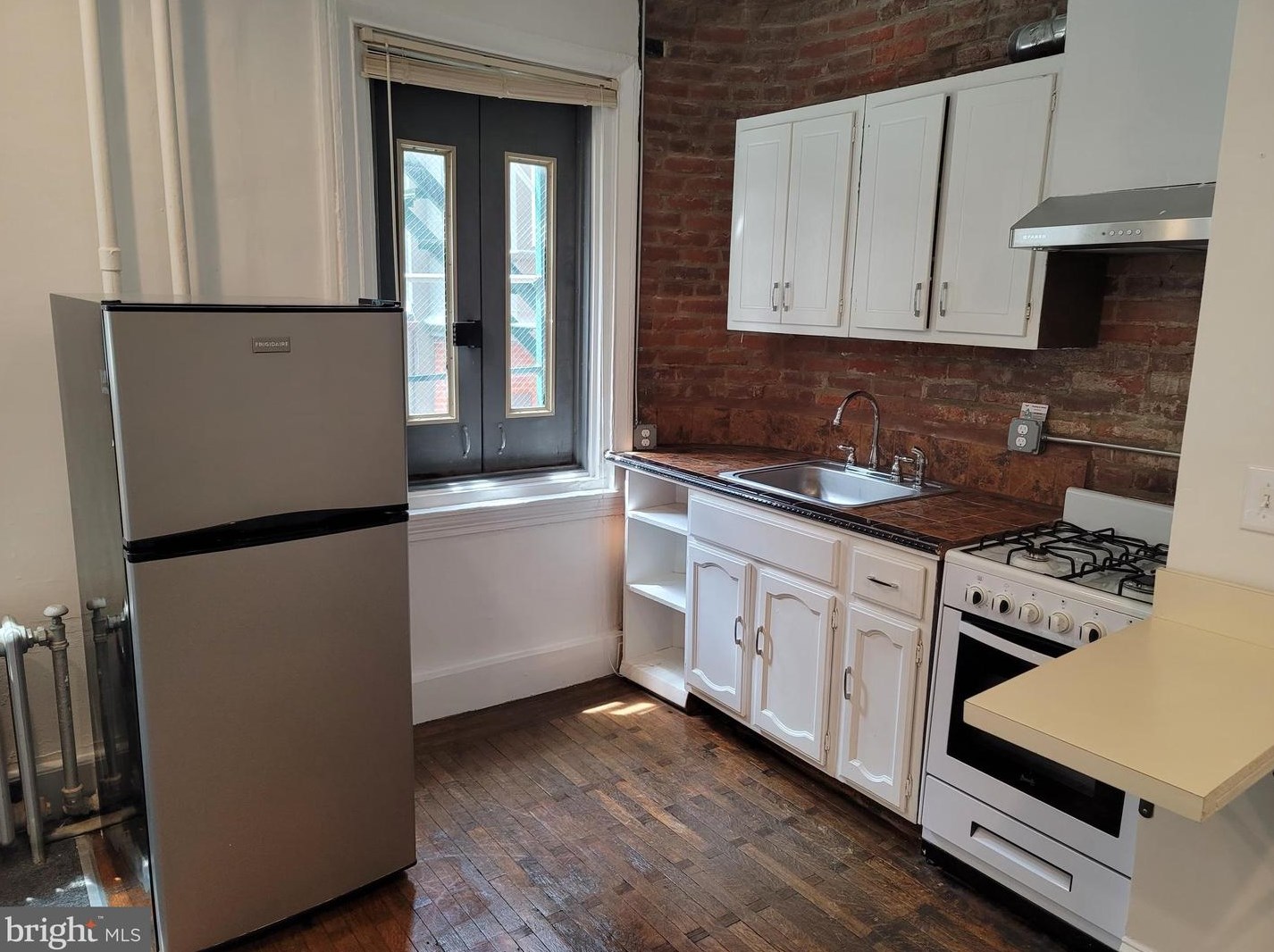 916 Clinton St #2r, Philadelphia, PA 19107