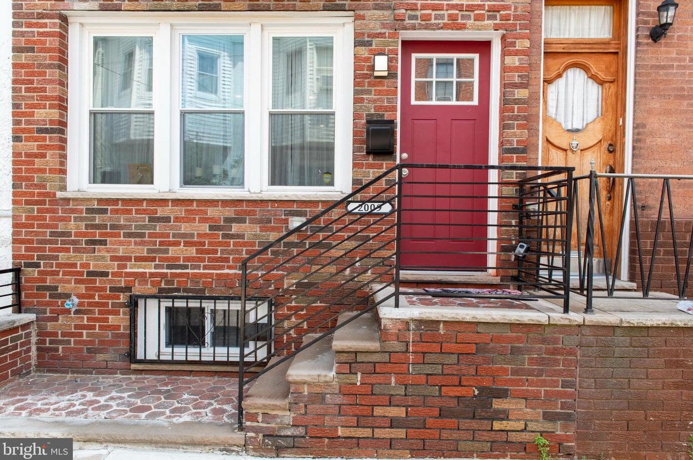 2009 S Opal St, Philadelphia, PA 19145