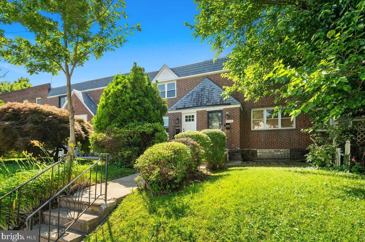 7508 Woodbine Ave, Philadelphia, PA 19151-2720