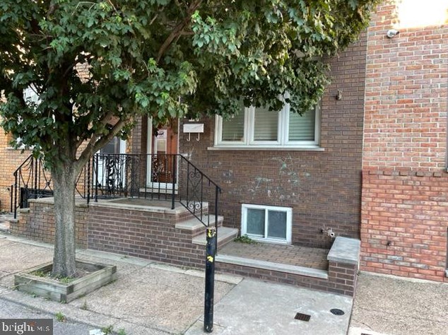 2651 Mole St, Philadelphia, PA 19145-4607
