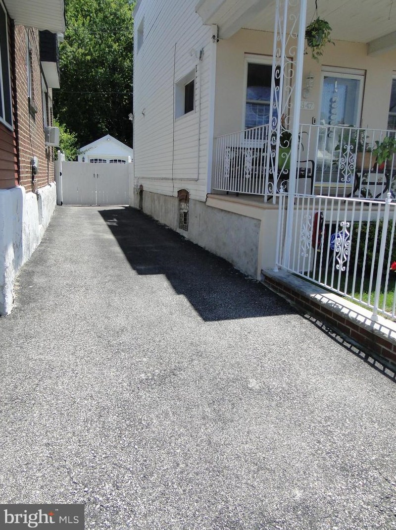 6347 Lawndale St, Philadelphia, PA 19111