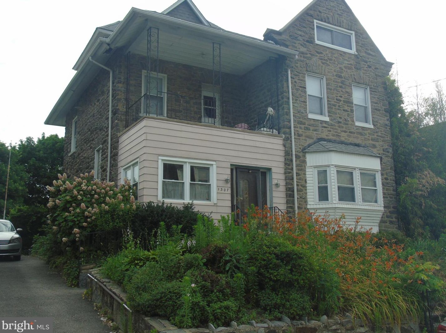 1307 Haines St, Philadelphia, PA 19126-2839