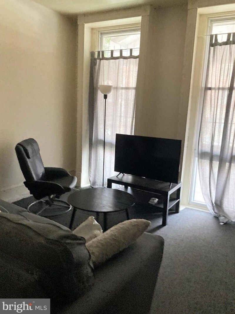 426 32nd St, Philadelphia, PA 19104-2557