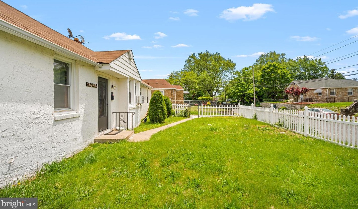 2215 Afton St, Philadelphia, PA 19152