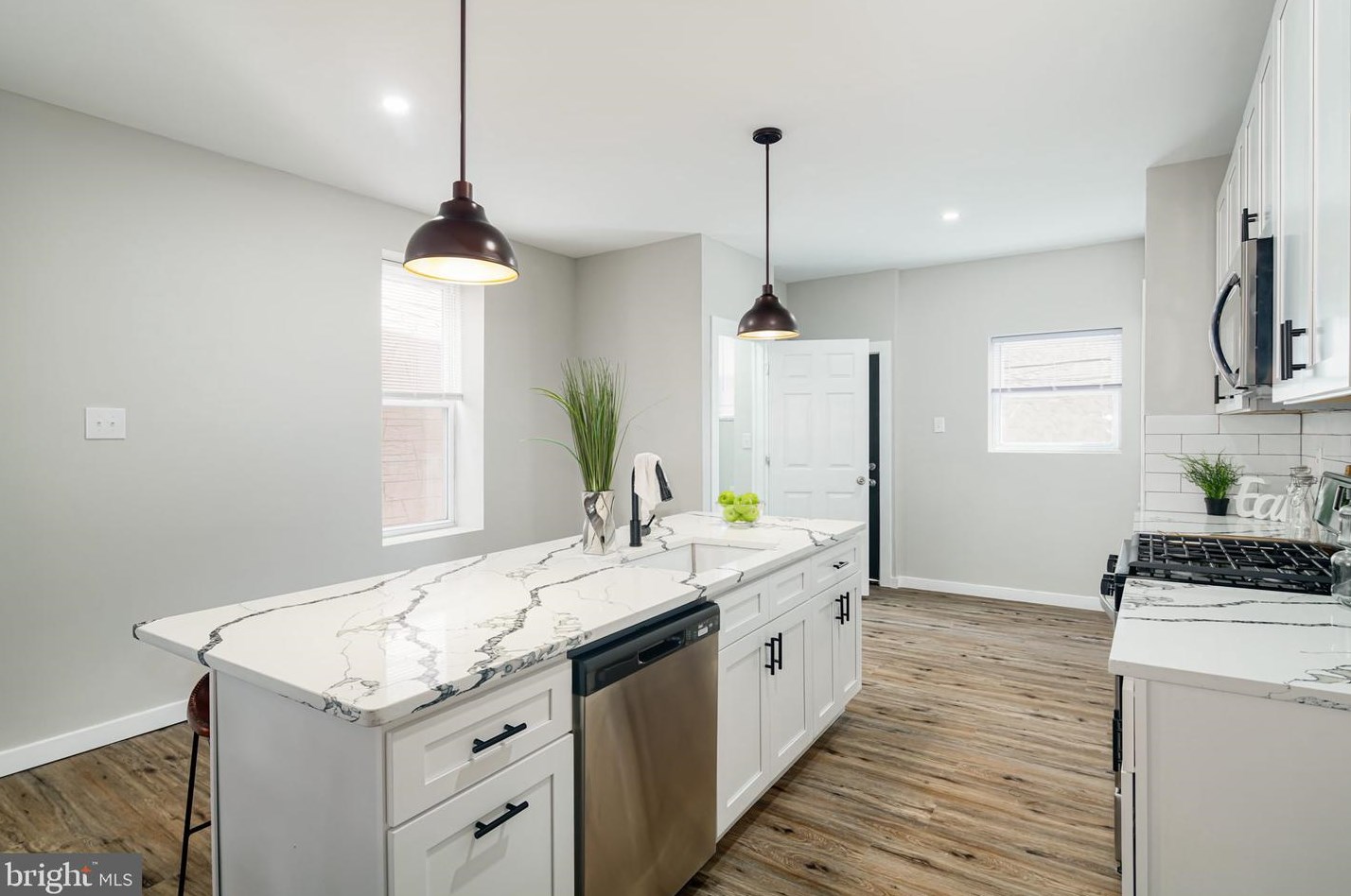 5456 Pine St, Philadelphia, PA 19143-1428