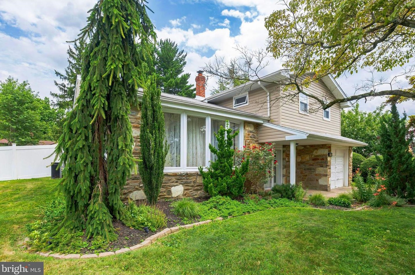 9219 Grace Ln, Philadelphia, PA 19115-2824