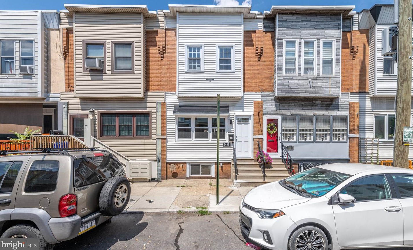2438 Orkney St, Philadelphia, PA 19133-3031