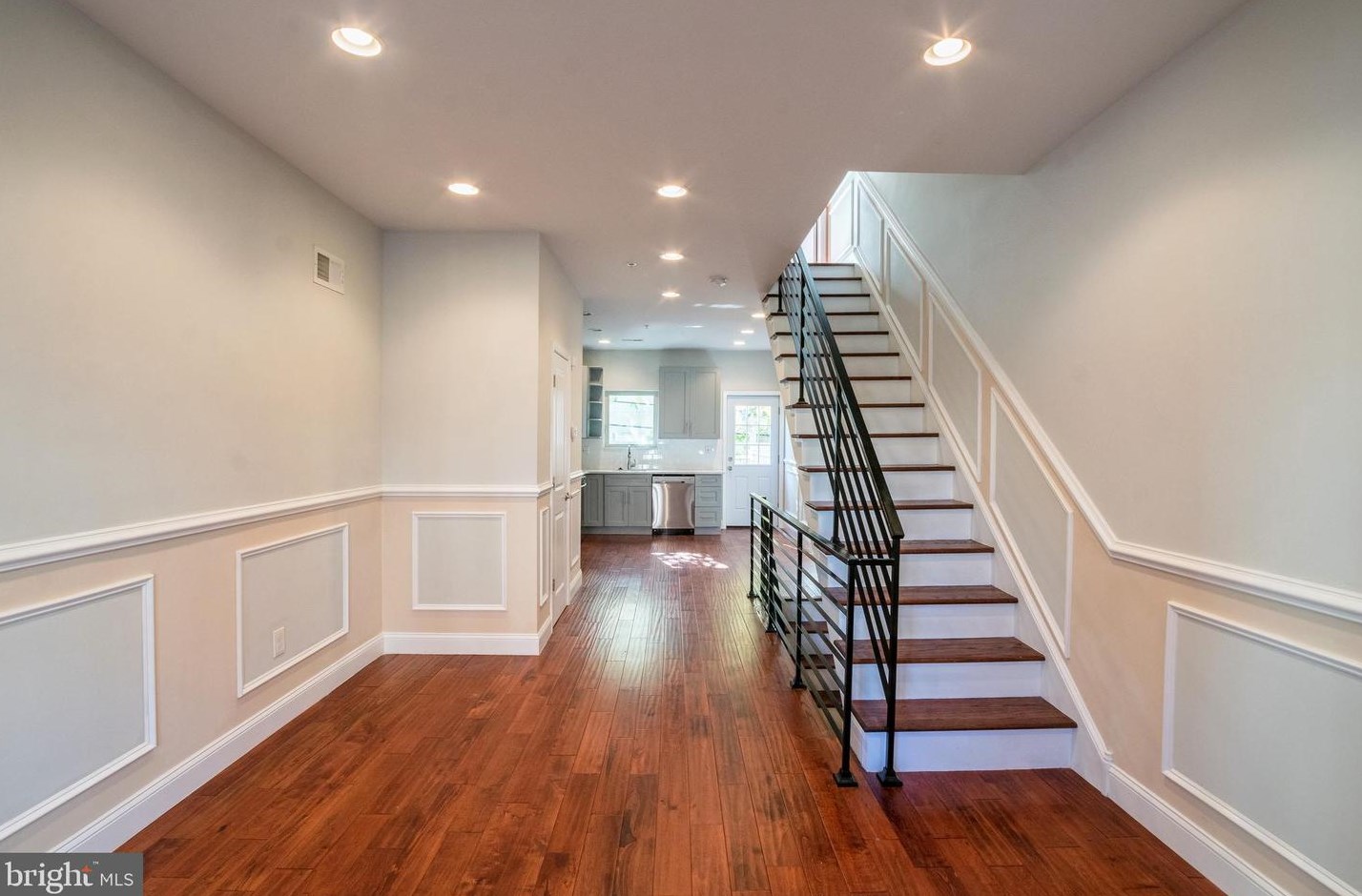 2340 Greenwich St, Philadelphia, PA 19146