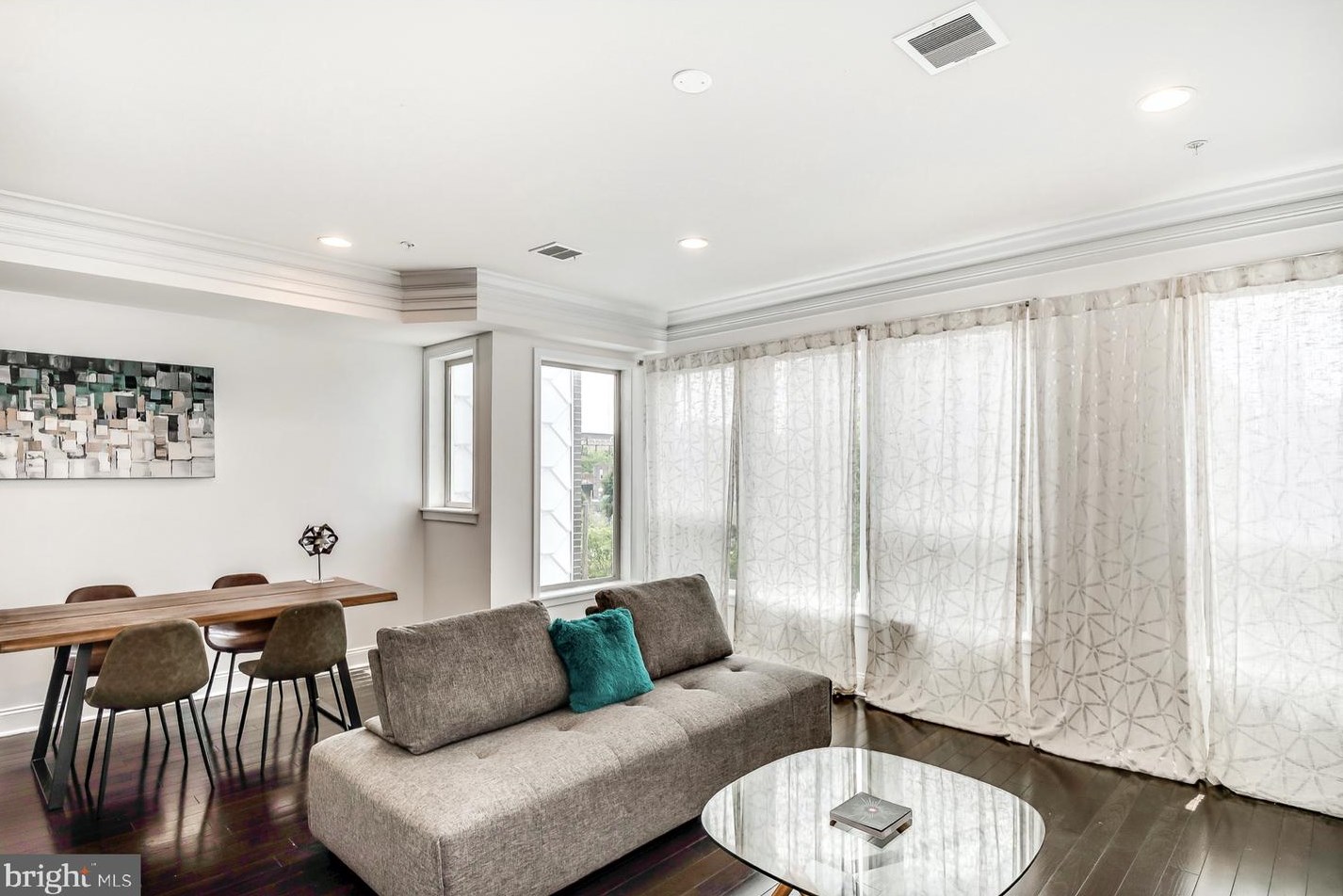 1221 Noble St #3, Philadelphia, PA 19123