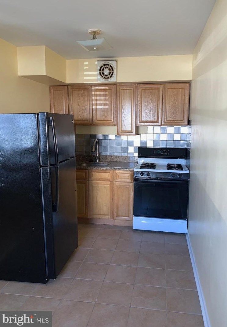1634 Emerson St #1, Philadelphia, PA 19152
