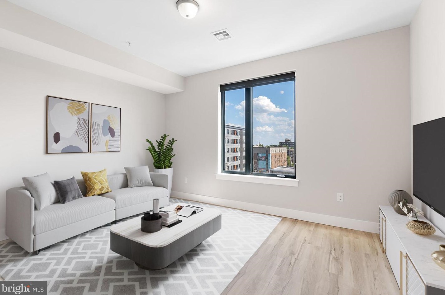 12 S 43rd St #204, Philadelphia, PA 19104