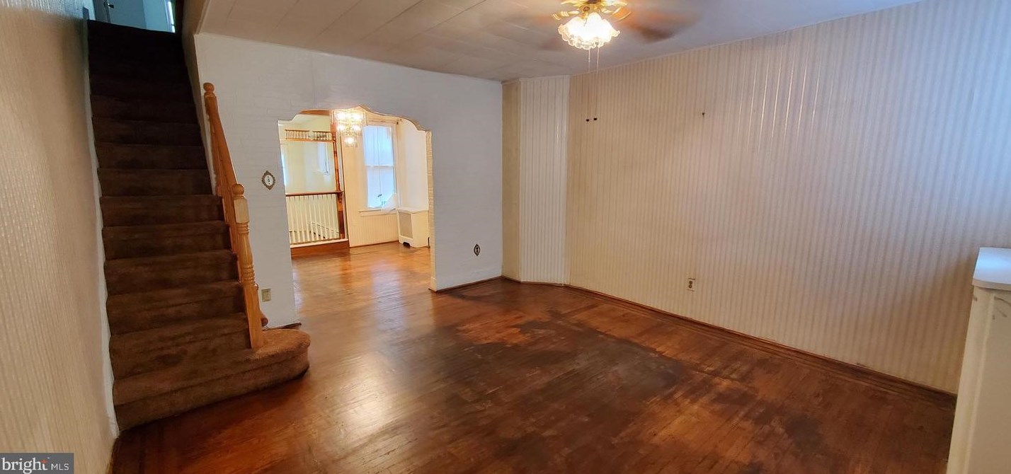 2119 Granite St, Philadelphia, PA 19124-2207