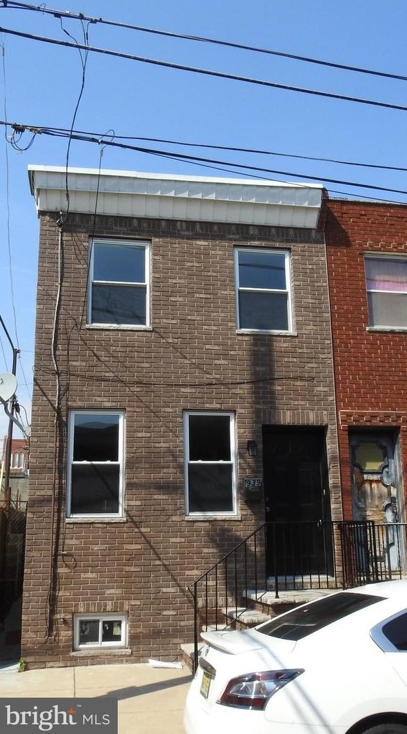 939 Mountain St, Philadelphia, PA 19148