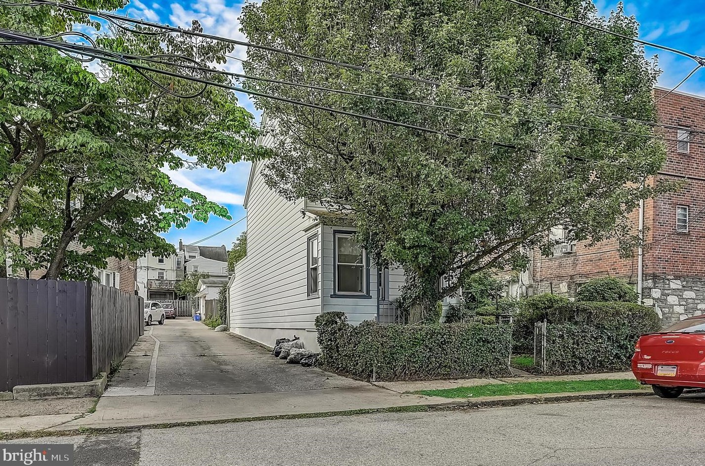 609 Gerhard St, Philadelphia, PA 19128-1607
