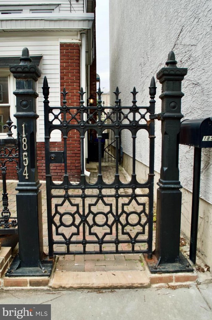 1854 Tulip St, Philadelphia PA  19125-2429 exterior