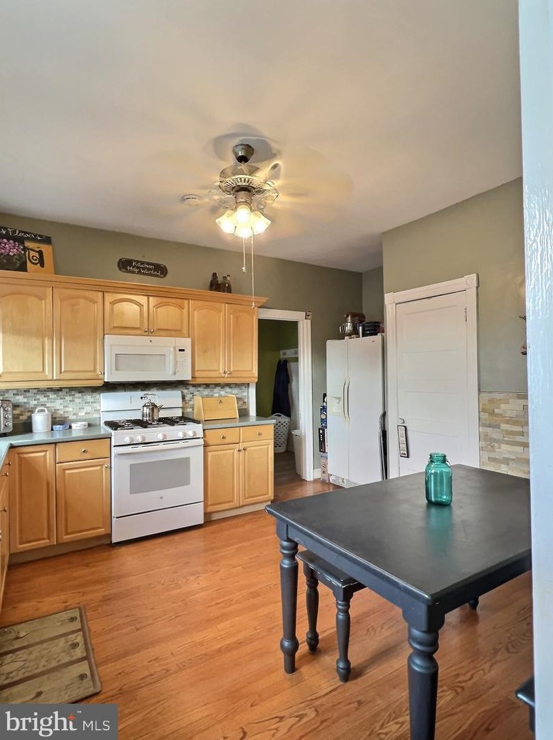 1817 Murray St, Philadelphia PA 19115-3815 exterior