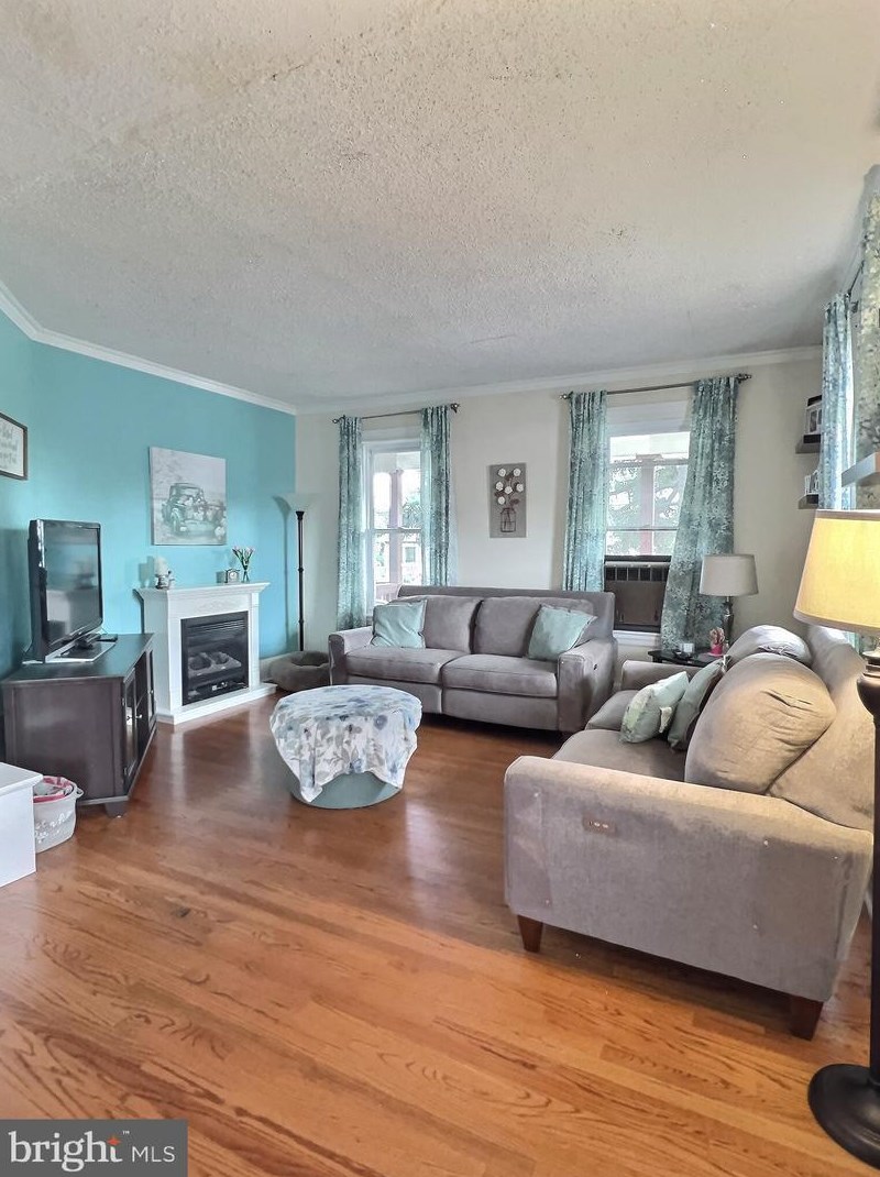 1817 Murray St, Philadelphia PA 19115-3815 exterior