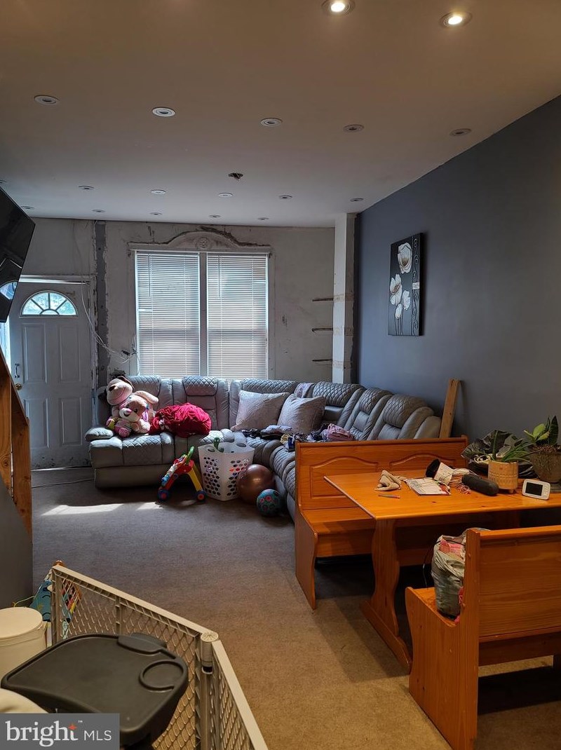2025 Sterner St, Philadelphia, PA 19134-4025