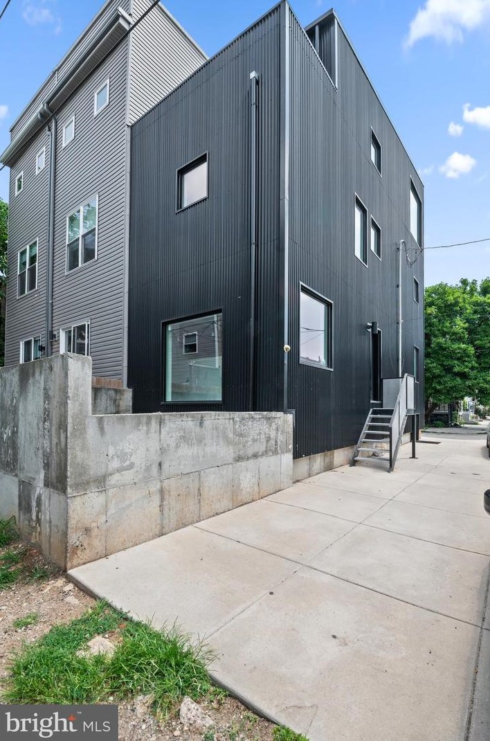 1224 Dover St, Philadelphia, PA 19146-3620