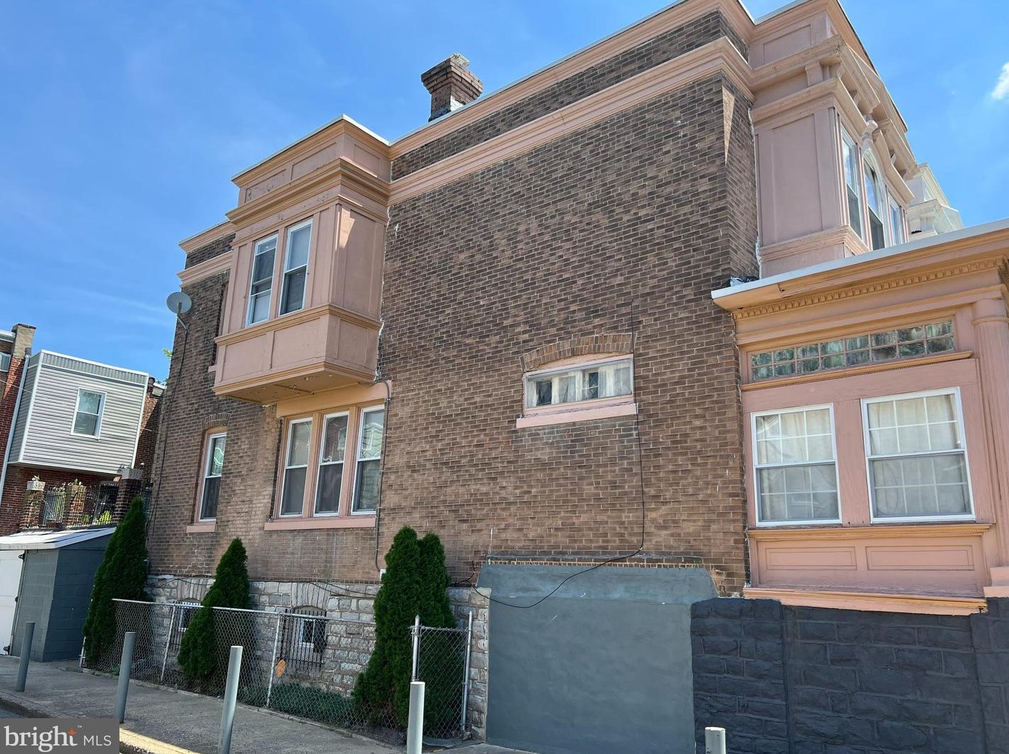5527 Pine St, Philadelphia, PA 19143-1319