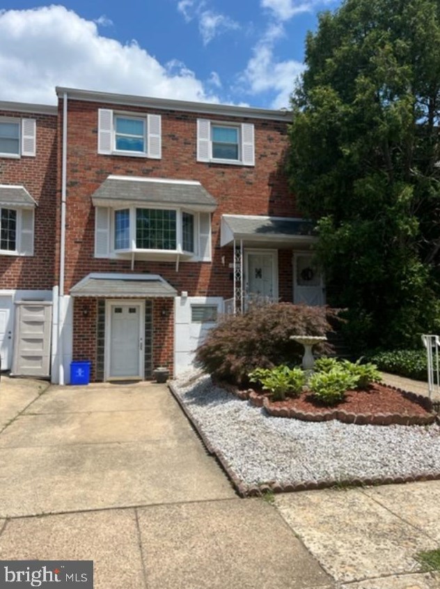 10805 Rayland Rd, Philadelphia, PA 19154-4029