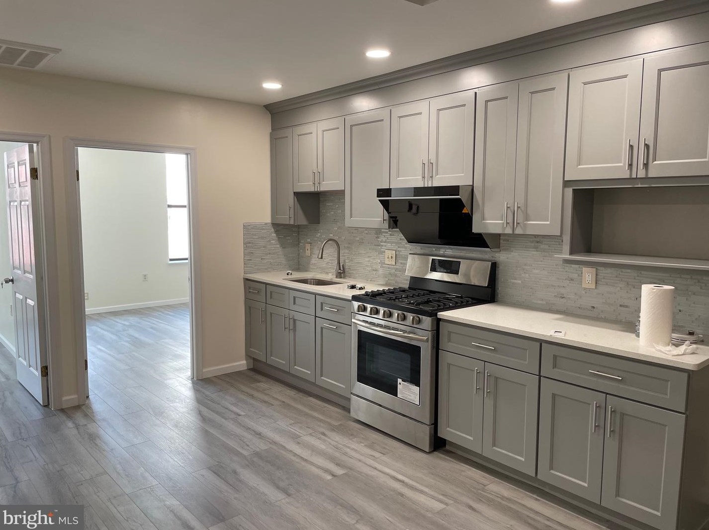 910 Arch St #3f, Philadelphia, PA 19107