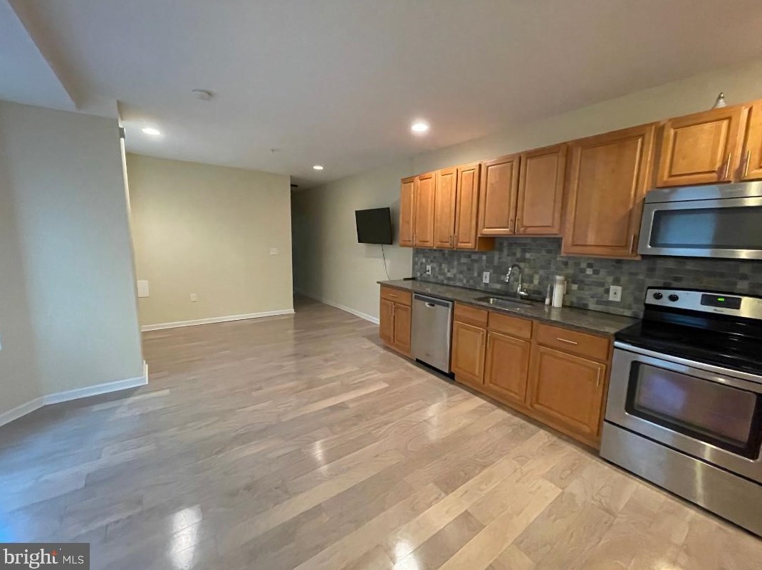 1513 N 17th St #3, Philadelphia, PA 19121