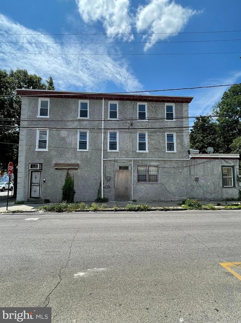 101 Queen Ln, Philadelphia, PA 19144-6223