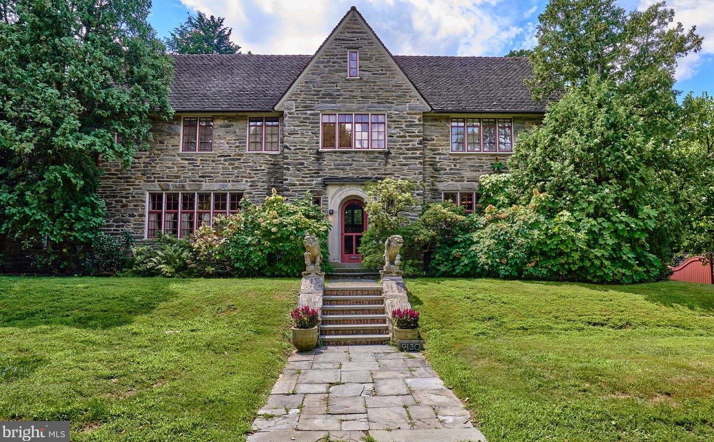 15 Hampton Rd, Philadelphia, PA 19118-2609