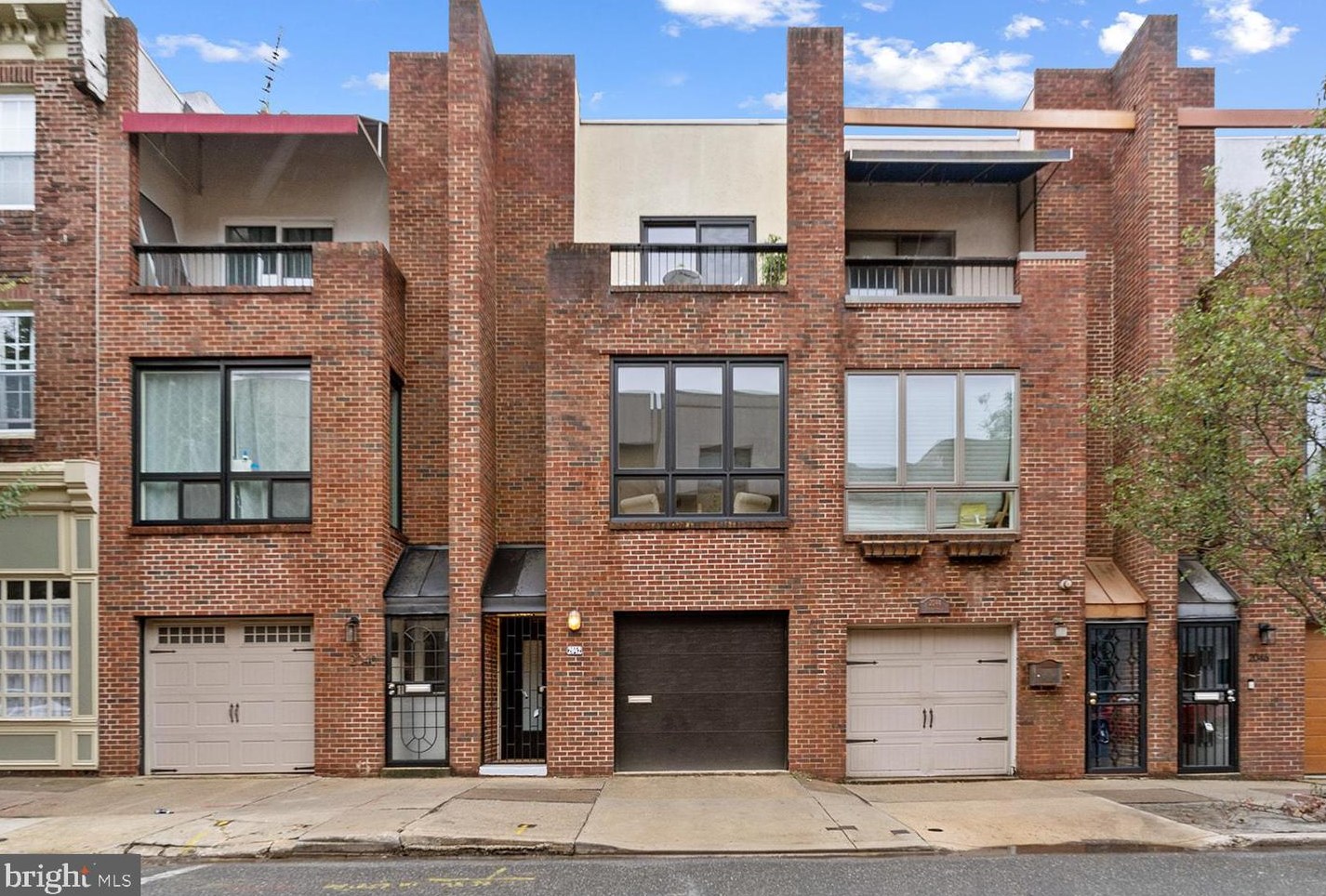 2042 South St, Philadelphia, PA 19146-1321