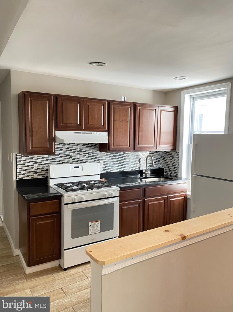 122 S 43rd St #2, Philadelphia, PA 19104