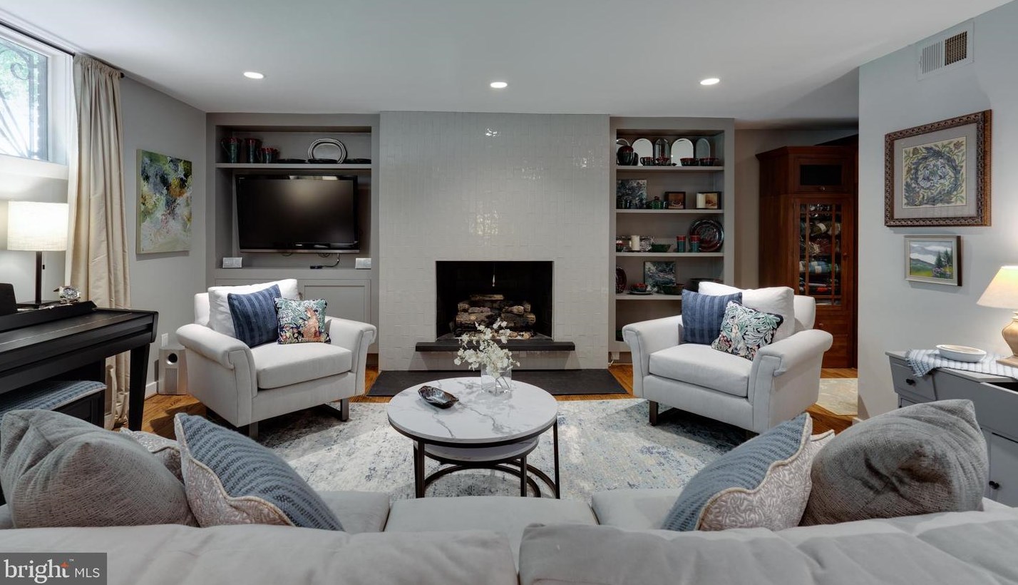 238 Philip Pl, Philadelphia, PA 19106-3902