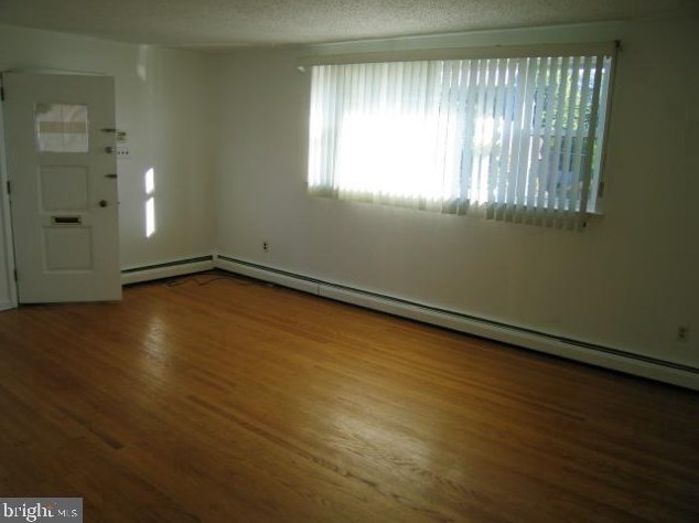 562 Larkspur St, Philadelphia PA  19116-2820 exterior