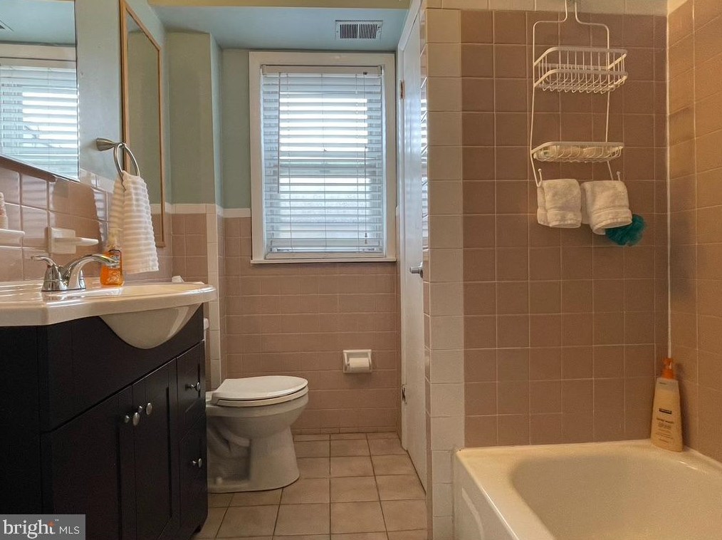 1155 7th St, Philadelphia PA  19147-4833 exterior