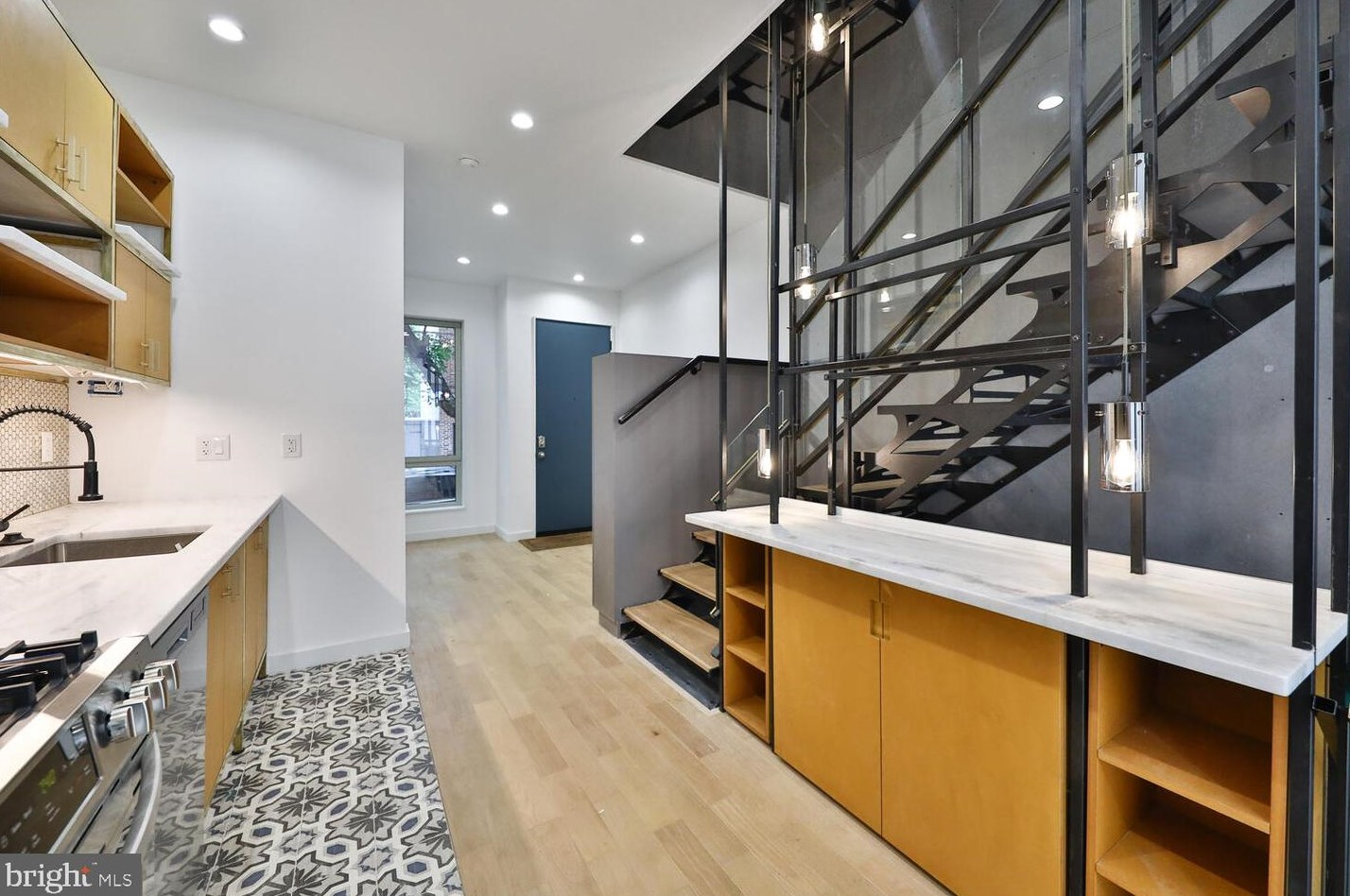 725 S 6th St, Philadelphia, PA 19147