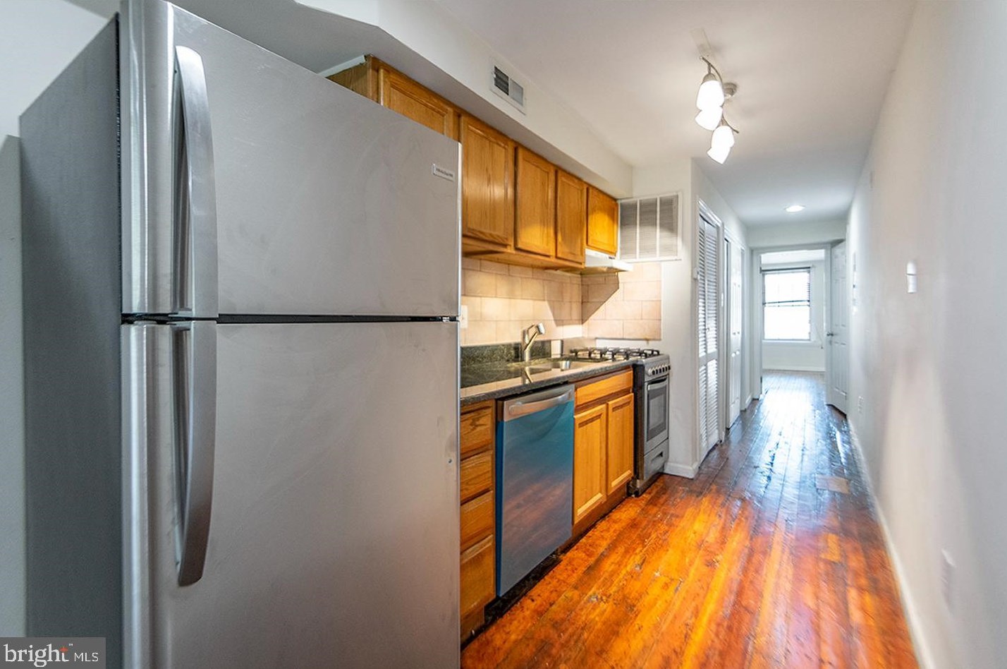 229 Market St Apt 2, Philadelphia, PA 19106