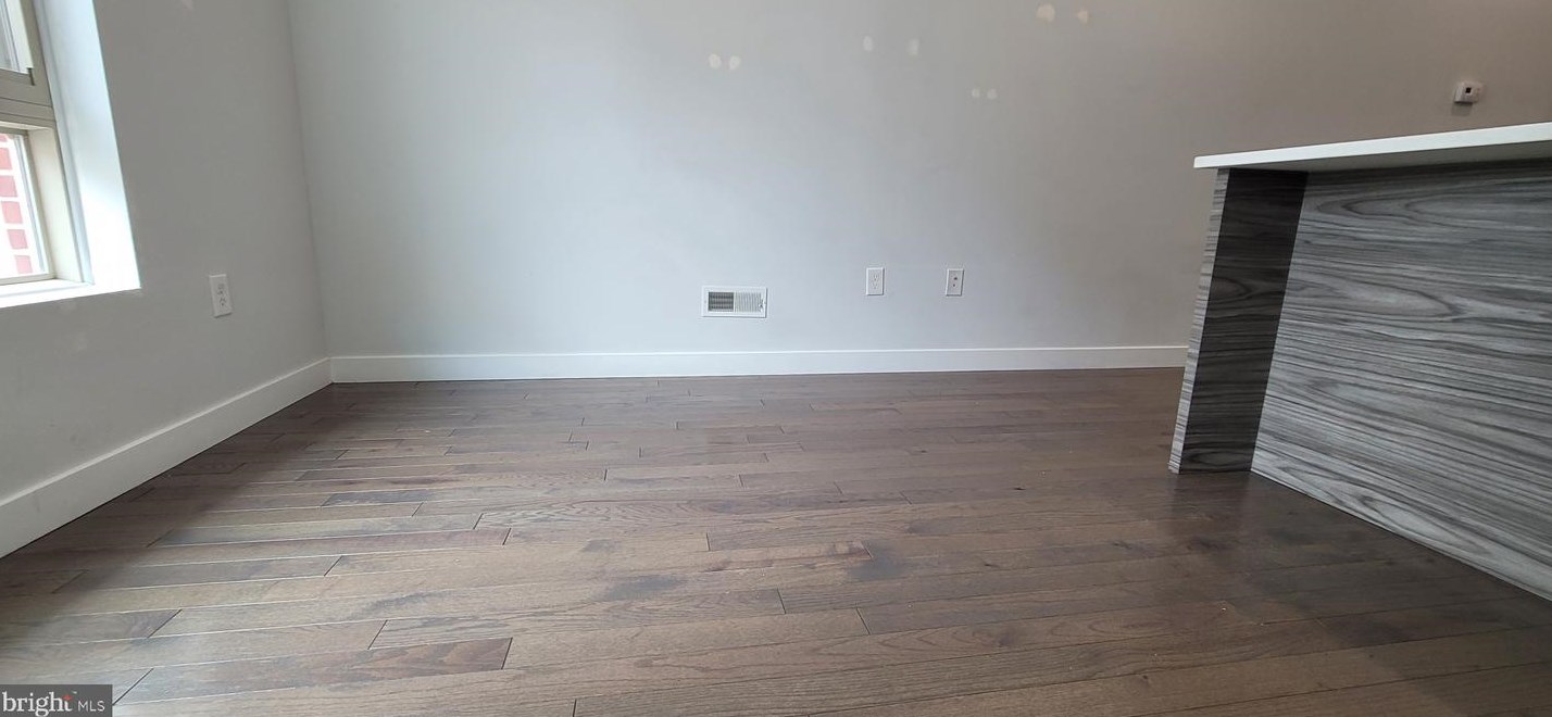 2208 7th St, Philadelphia, PA 19148-3244