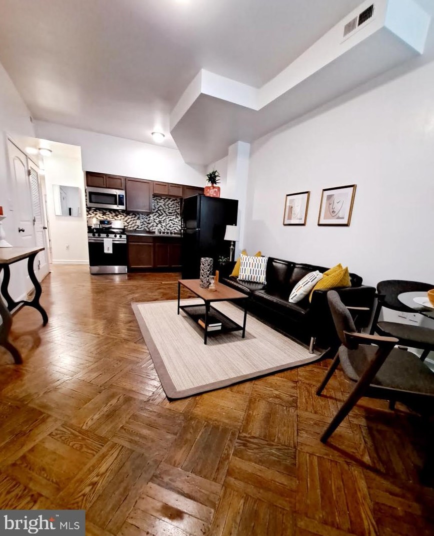 4064 Parkside Ave #2, Philadelphia, PA 19104