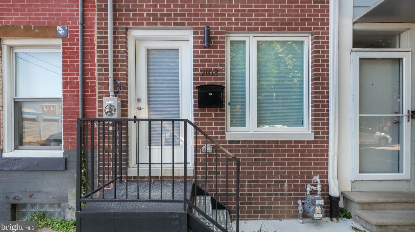 2103 Hagert St, Philadelphia PA  19125-1601 exterior