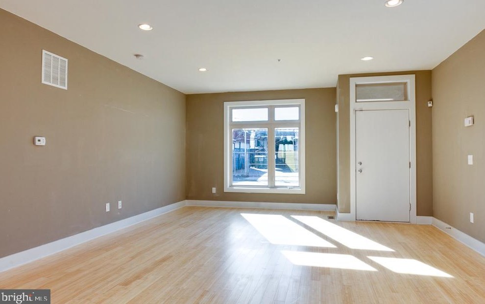 2038 Trenton Ave, Philadelphia, PA 19125