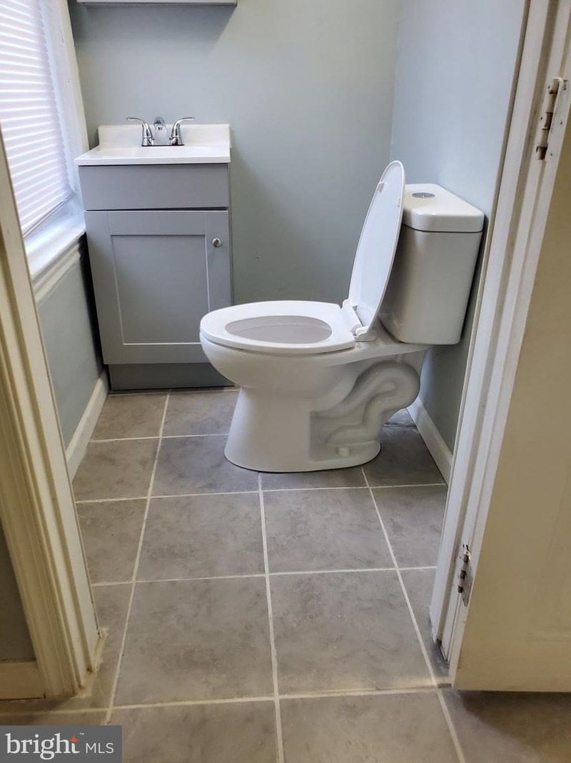 1424 Felton St, Philadelphia PA 19151-4138 exterior